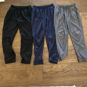 3 pairs of all in motion joggers!
